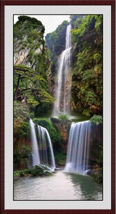 壮丽山间瀑布景观