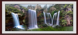 壮丽山间瀑布景观