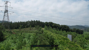 田野中的高压输电塔