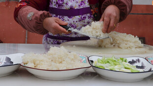 手工制作美味饭团场景