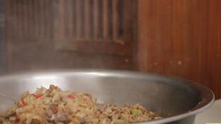 大锅中的美味混合食材