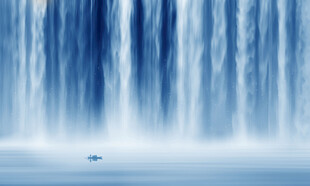 流水生财瀑布山水背景图