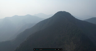 远山层叠的朦胧壮美景观