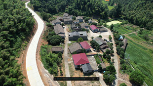 山间村落俯瞰图