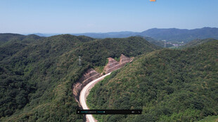 俯瞰蜿蜒长城美景