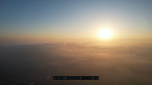 高空之上的壮丽日出景观