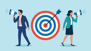 商务团队通过精准沟通协同达成目