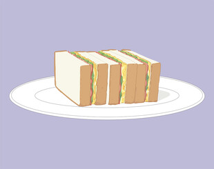 美味培根鸡蛋三明治置于白色圆盘