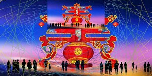 大型中式彩灯前的人群