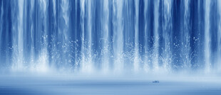 梦幻蓝色瀑布景观