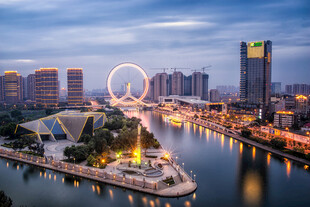 魅力天津城市河畔摩天轮夜景风光